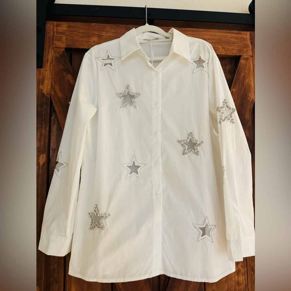 ⭐️✨NWT WHITE CUTOUT STAR BUTTON DOWN SHIRT⭐️✨
